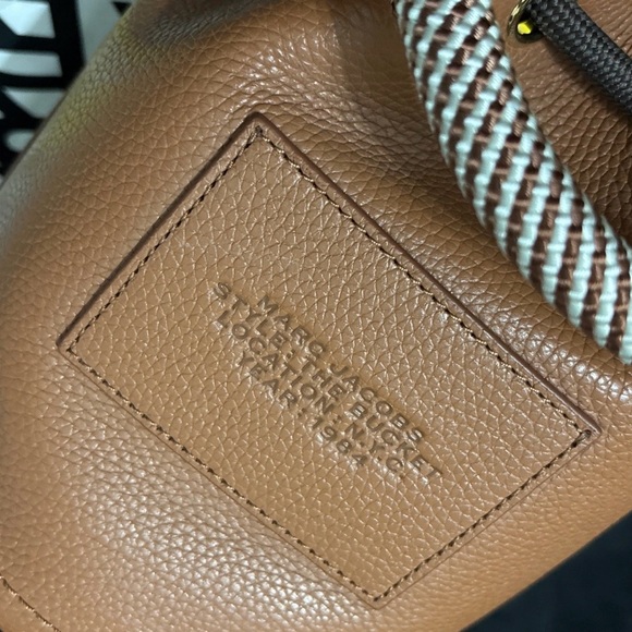 Marc Jacobs 
THE BUCKET handbag - Picture 4 of 8